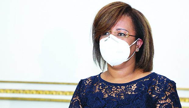 Lixo e macro-drenagem entre as prioridades da nova governadora de Luanda
